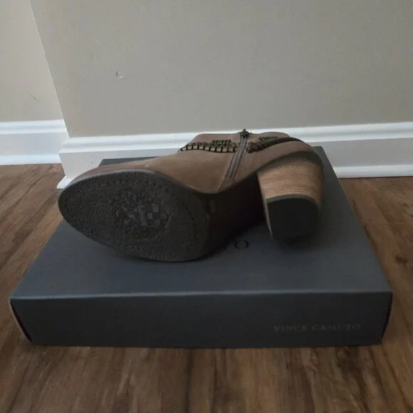 Vince Camuto Women's Ankle Bootie - VO-HALLA - Smoke Taupe Size 9.5M - NWT - Picture 6 of 7